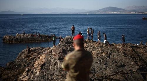 Zeci de migranți reușesc să ajungă din Ceuta pe coasta spaniolă cu jet-ski-uri și bărci rapide