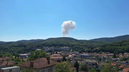 ​​​​​​​Explozie masivă la o uzină de muniție din Bulgaria: Incendiu și detonări în lanț lângă orașul Treavna