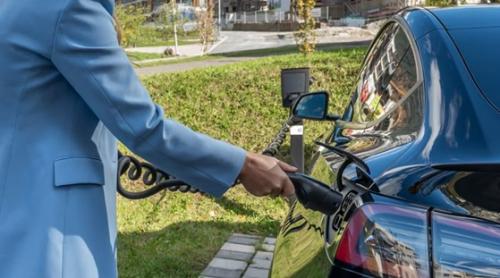 Marea Britanie introduce taxa pe kilometru pentru mașinile electrice