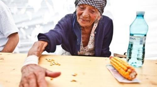 Tradiţii şi superstiţii. Învăţaţi să vă daţi singuri în bobi