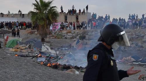 Tensiuni la cote maxime în Ceuta: confruntări și tabere de migranți incendiate în enclava spaniolă