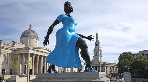 **O nouă sculptură în Trafalgar Square: „Everywoman”, un omagiu adus femeii moderne din Londra**