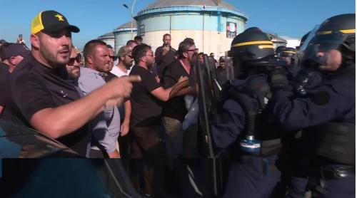 „Europa ne ucide, suntem în pragul falimentului”: Proteste violente ale pescarilor francezi din cauza scumpirii combustibilului