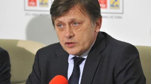 La mulți ani, Crin Antonescu! A ajuns până în vârful ierarhiei politice, fiind primul om în stat (ca președinte interimar)