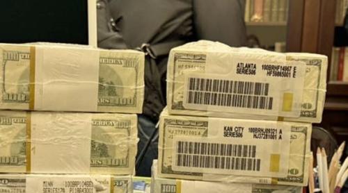 Schemă de spălare de bani de sute de milioane de dolari, descoperită în Ucraina