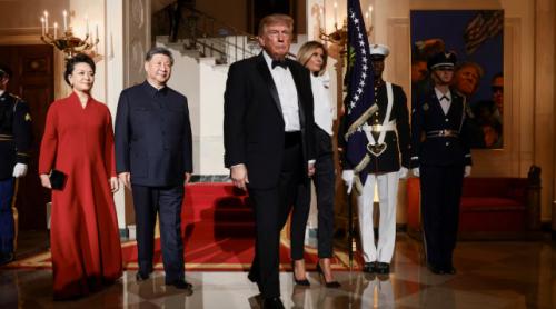 Trump - Reprezentăm sisteme diferite, dar legăturile dintre popoarele noastre dăinuie. Să construim o relație bazată pe prosperitatea și securitatea. Xi- La fel ca un râu care nu încetează niciodată să curgă, istoria nu stă niciodată pe loc