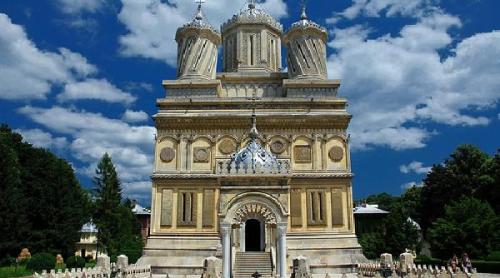 Fabuloasa Românie. Mănăstirea Argeșului - pe Argeș în jos, pe un mal frumos...