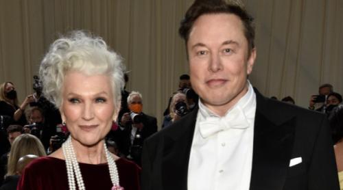 În timp ce iubita anunță despărțirea, Maye Musk, către o lume întreagă: două cuvinte și o inimă: „O mamă mândră”