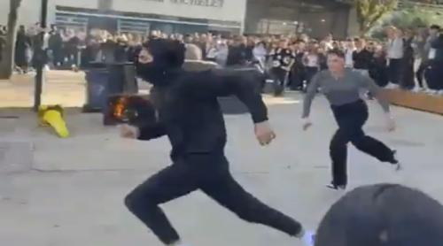Când părinții pun capăt protestelor din școlile din Franța: "E mama lui, e mama lui!"