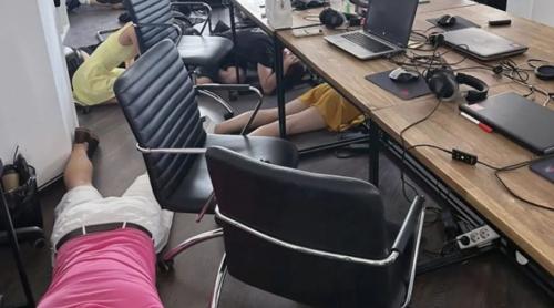 Ucraina: escrocheriile prin rețelele de call center-uri fură lunar un miliard de dolari de la persoane vârstnice din Europa și SUA