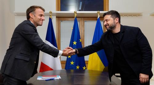 Este „esențial” să i se ofere Ucrainei mijloacele de a se apăra, spune Macron dupa întâlnirea cu Zelensky