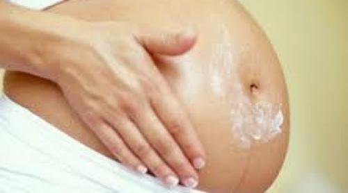 Parabenii din cosmetice ajung la făt prin cordonul ombilical