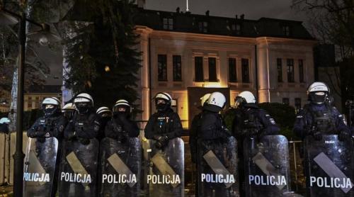 Polonia: Poliția era pregătită cu armament greu pentru preluarea cu forța a Curții Constituționale, sustine președintelui partidului Confederația